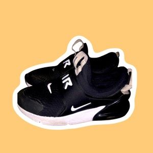 Nike Air youth size 2 black/white
